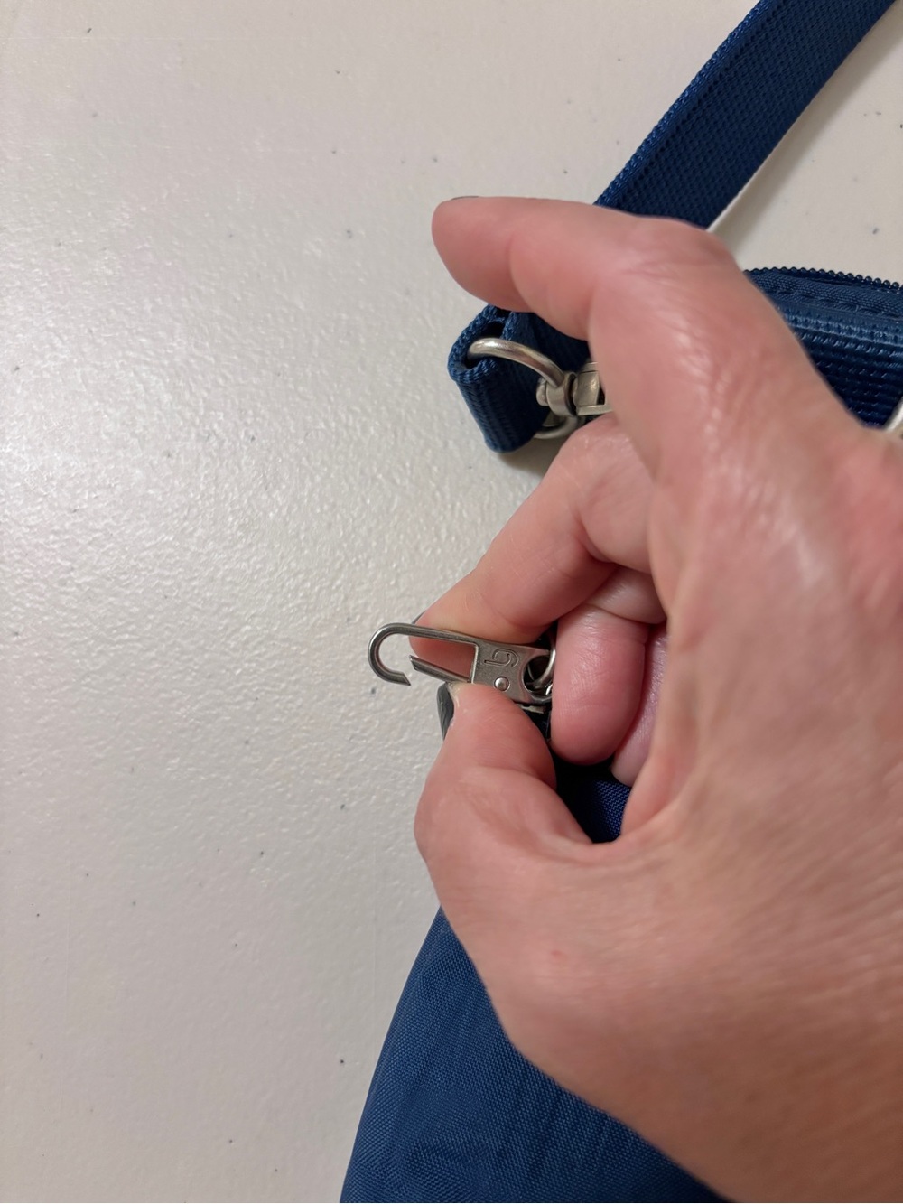 Baggallini Securtex Classic Anti Theft Activity Crossbody Bag Lapis Blue Travel - Picture 7 of 12